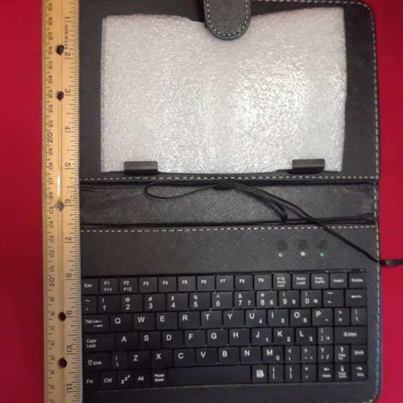 BRAND NEW Universal 7 inch Tablet Case with PC Keyboard and Flip Stand, Black - Picture 4 of 9